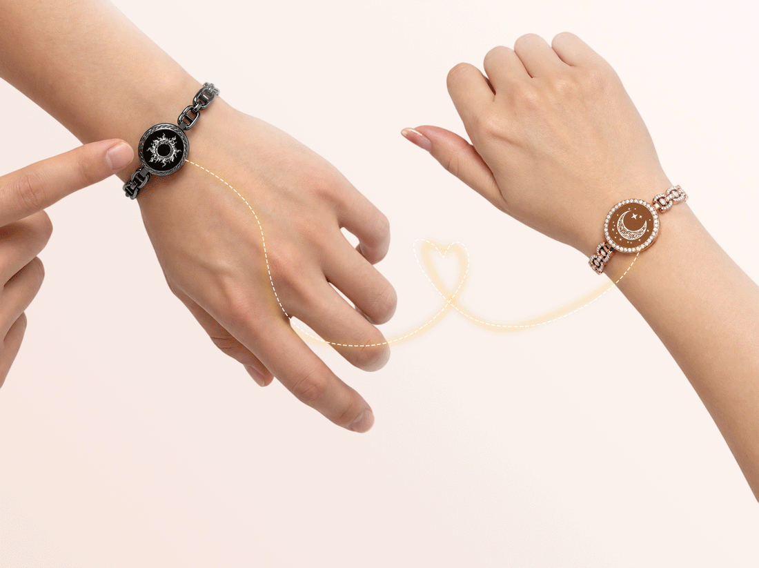 Emotion-Connected Smart Bracelet Set with Diamond Figaro Chain